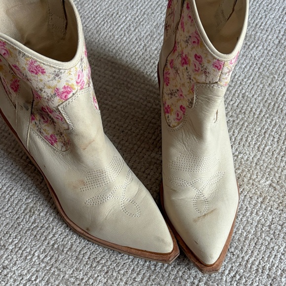 Dolce Vita Cream and Pink Ankle Boots - Picture 3 of 4